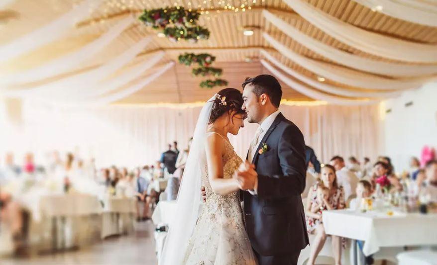 30 Lagu Romantis untuk First Dance Wedding yang Bikin Momen Jadi Unforgettable