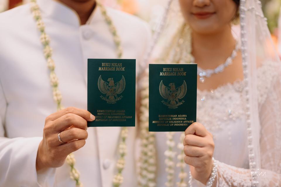 Buku Nikah Serba Hijau! Panduan Format Baru & Perbedaannya dengan Kartu Nikah