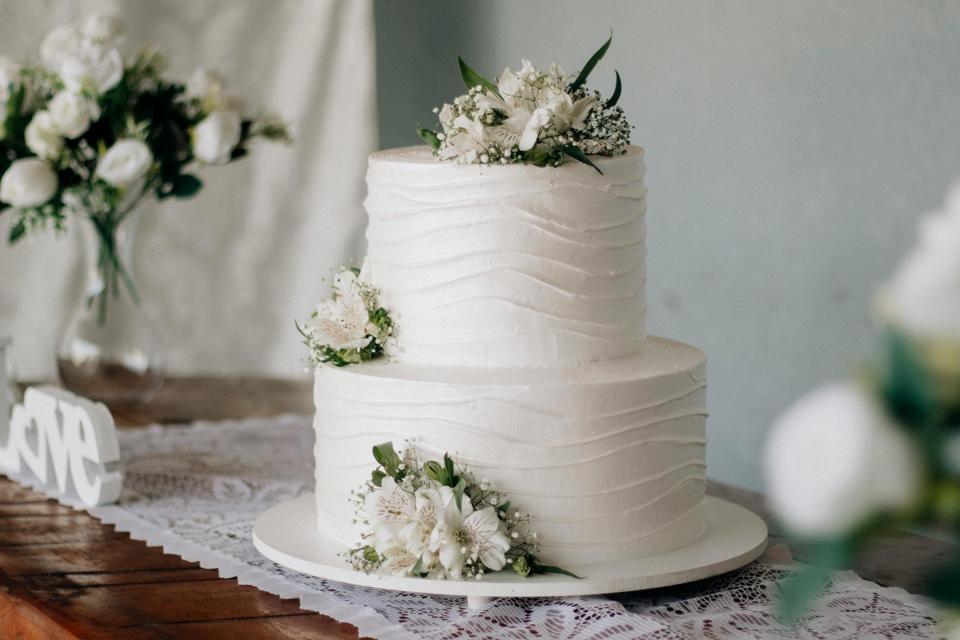 Kue Potong Pernikahan: Wedding Cake Simple Tapi Tetap Bikin Acara Kamu Berkesan
