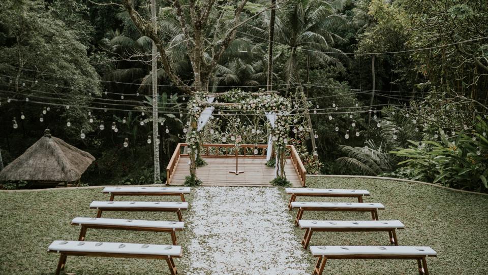 Mau Nikah Rustic di Bali? Ini 5 Venue dengan Nuansa Kayu & View Sawah yang Super Aesthetic!
