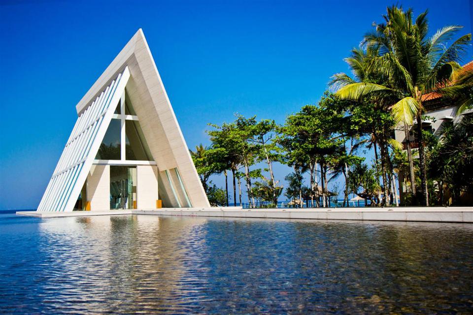 Rencana Nikah Outdoor Tapi Takut Hujan? Ini 5 Venue Bali dengan Rain Plan Backup yang Aman & Estetik